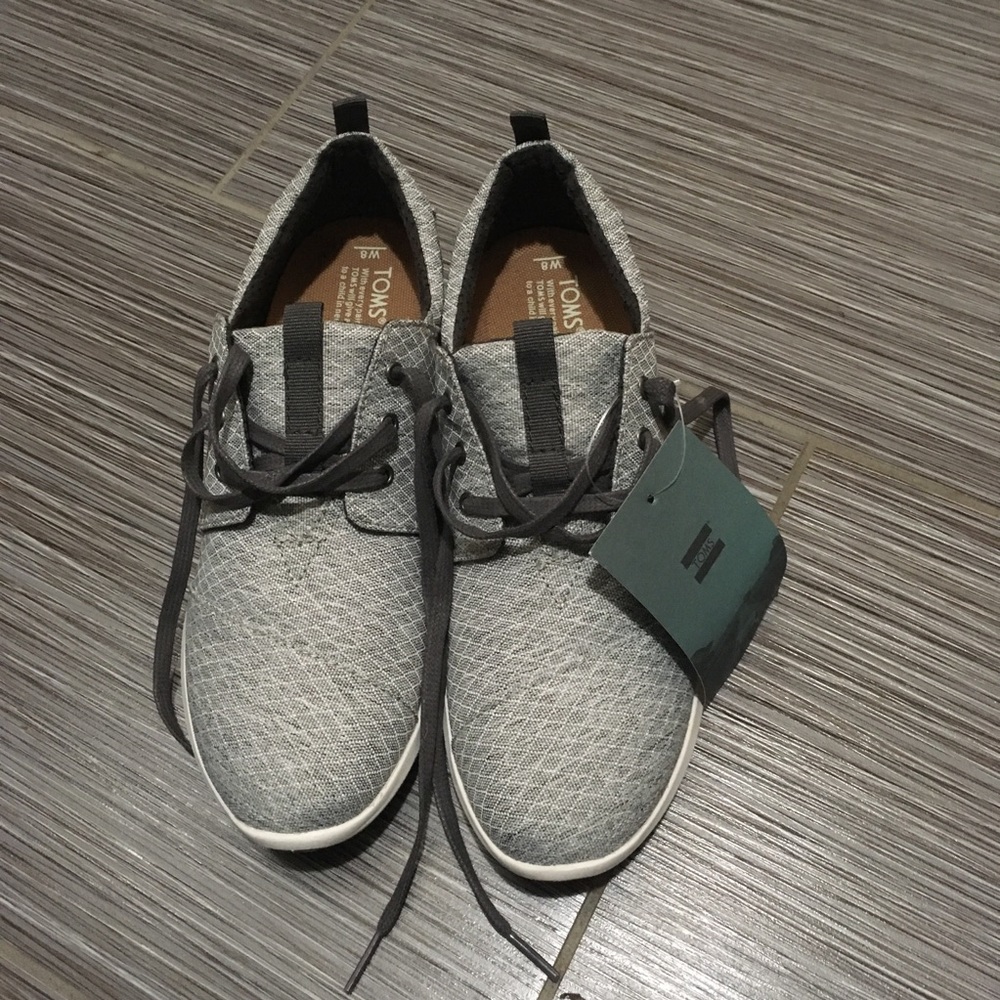NWT Tom’s Del Rey sneakers